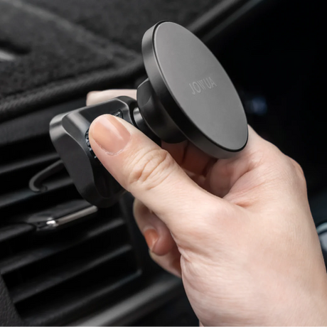 Jowua mobiltelefon holder bliver monteret i bilen. 