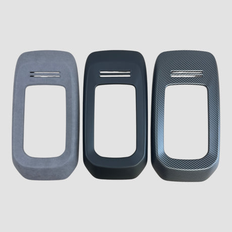 Tre midterkonsol covers til VW ID.4 i grå alcantara-look, mat sort og carbon-look på lys baggrund