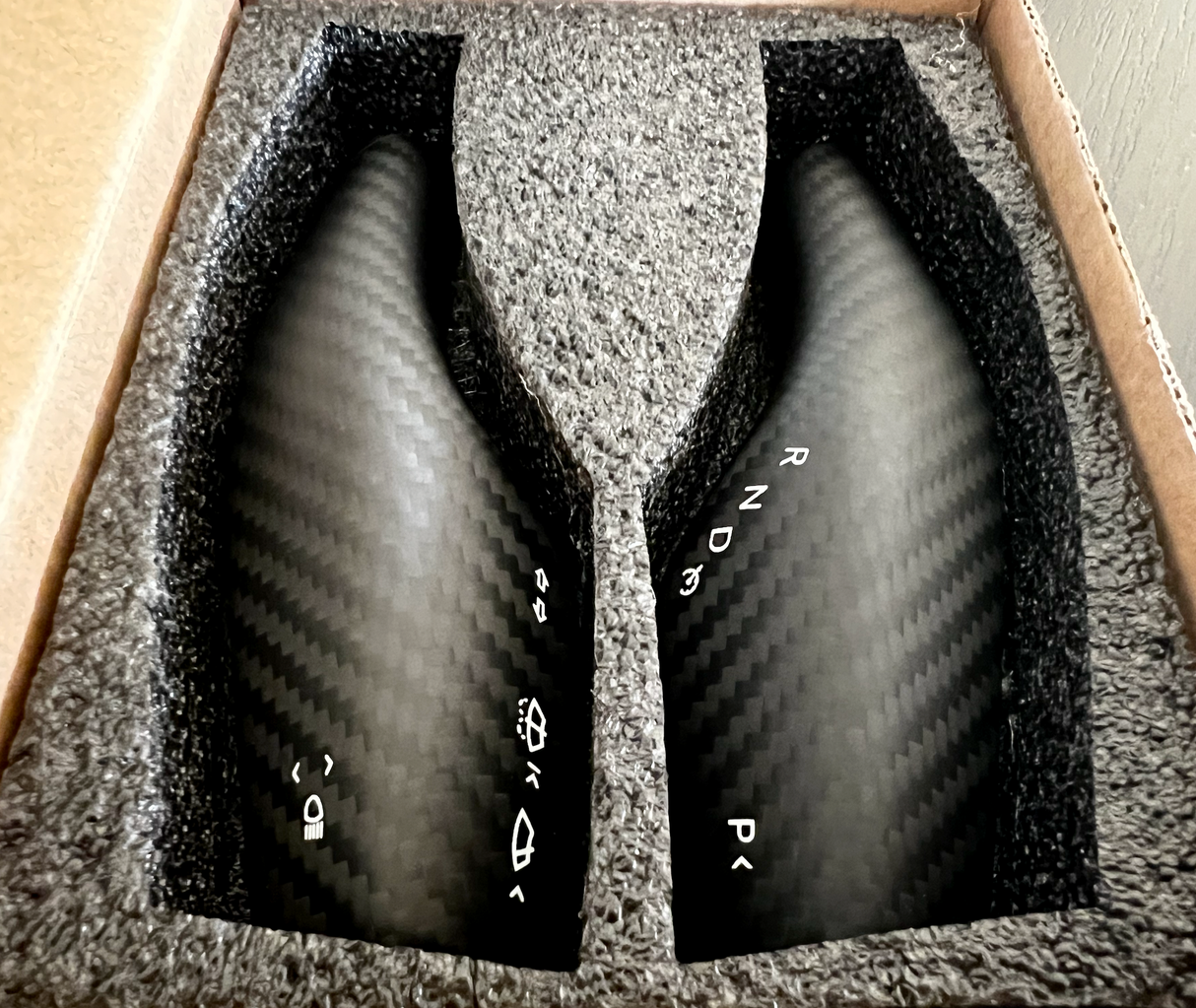 Cover til arm i ekte karbon – Passer til Tesla Model 3/Y