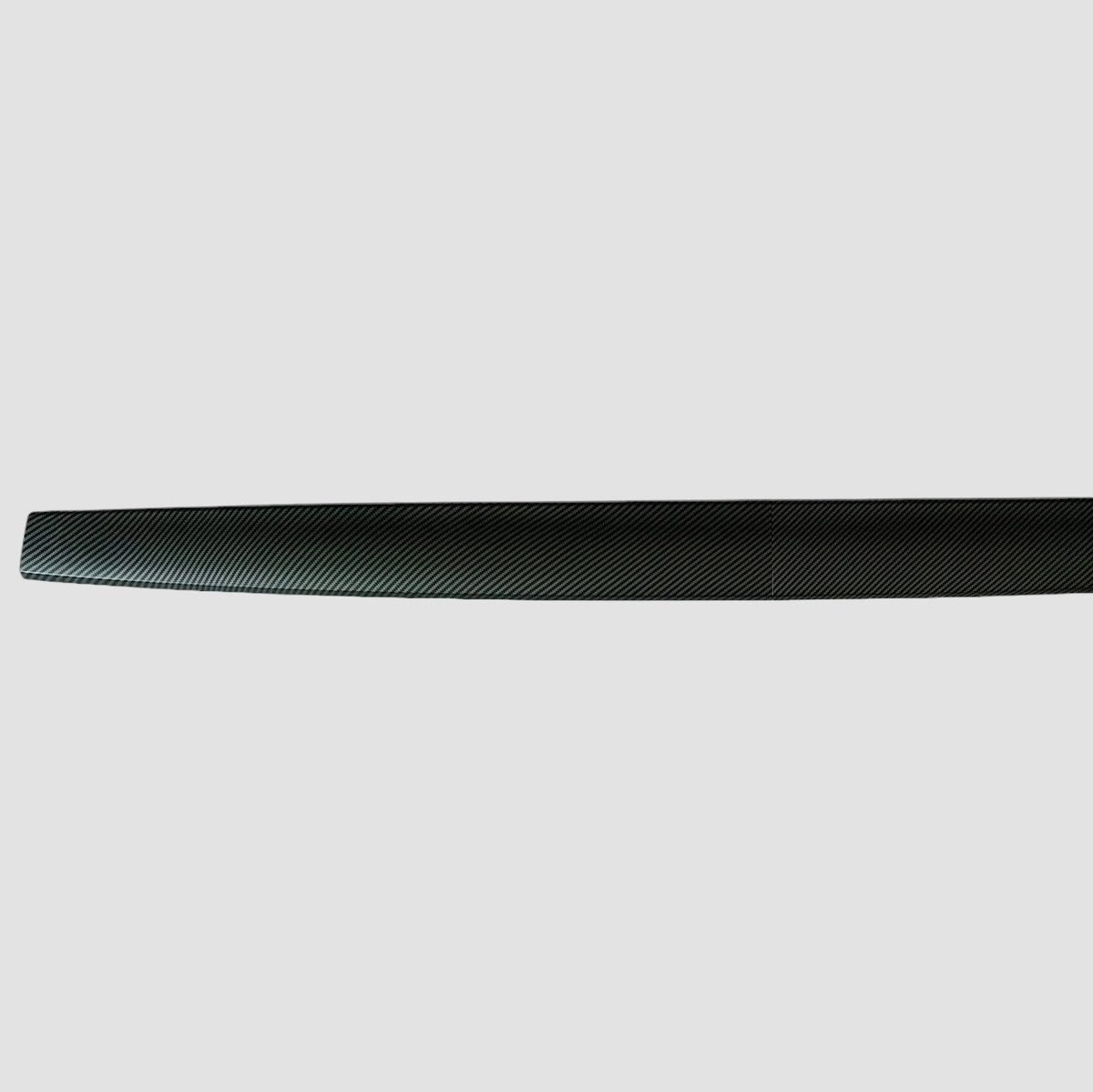 Dashboard cover i carbon-look, produktbillede af trimlisten på hvid baggrund
