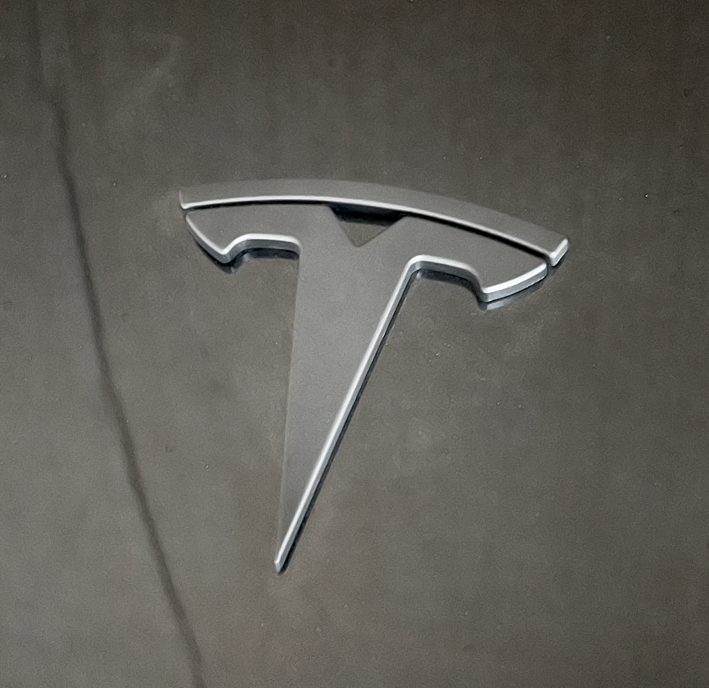 emblem tesla