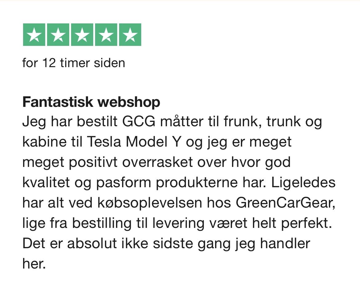 Kundeanmeldelse med fem stjerner for Greencargear, om måtter til Tesla Model Y