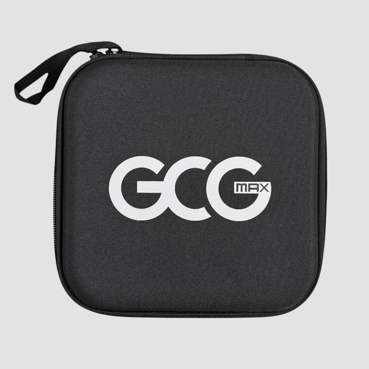 Lukket sort GCG MAX opbevaringstaske med lynlås og logo