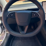 Tesla-rat set forfra uden rat-cover, med standard sort nederste ege